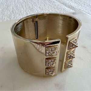 VICTORIAS SECRET NWOT Gold Cuff Bracelet